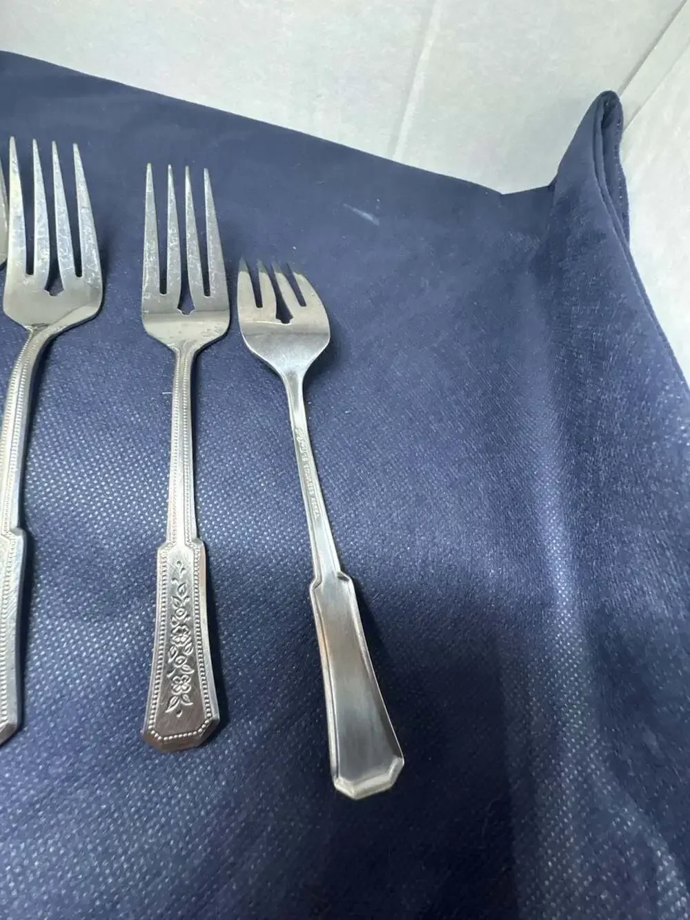Rogers Landscape Stainless Steel Korea Floral Pattern Dinner Forks, Set of 4